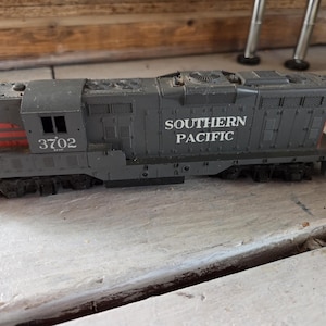 Athearn HO Southern Pacific 3702 Locomotive