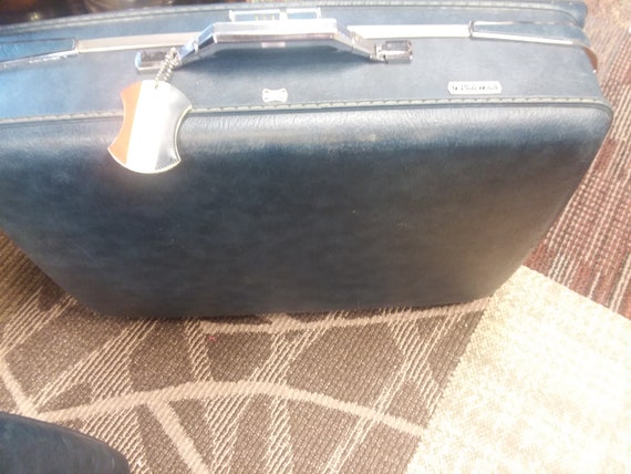 American Tourister Large Suitcase - image 2