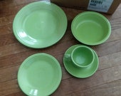5 Piece Place Setting Chartreuse Fiestaware - Retired