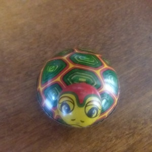 Lithotinnen speelgoedschildpad op wielen - Japan