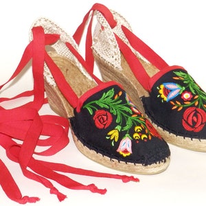 Espadrilles Flowers High wedge. Size 37. Handmade vanes.  Alpargatas made in Spain