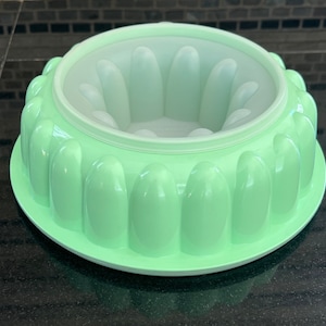Classic Tupperware Jello Mold Ice Ring Green #1201 1202 1203 Vintage 3 Piece