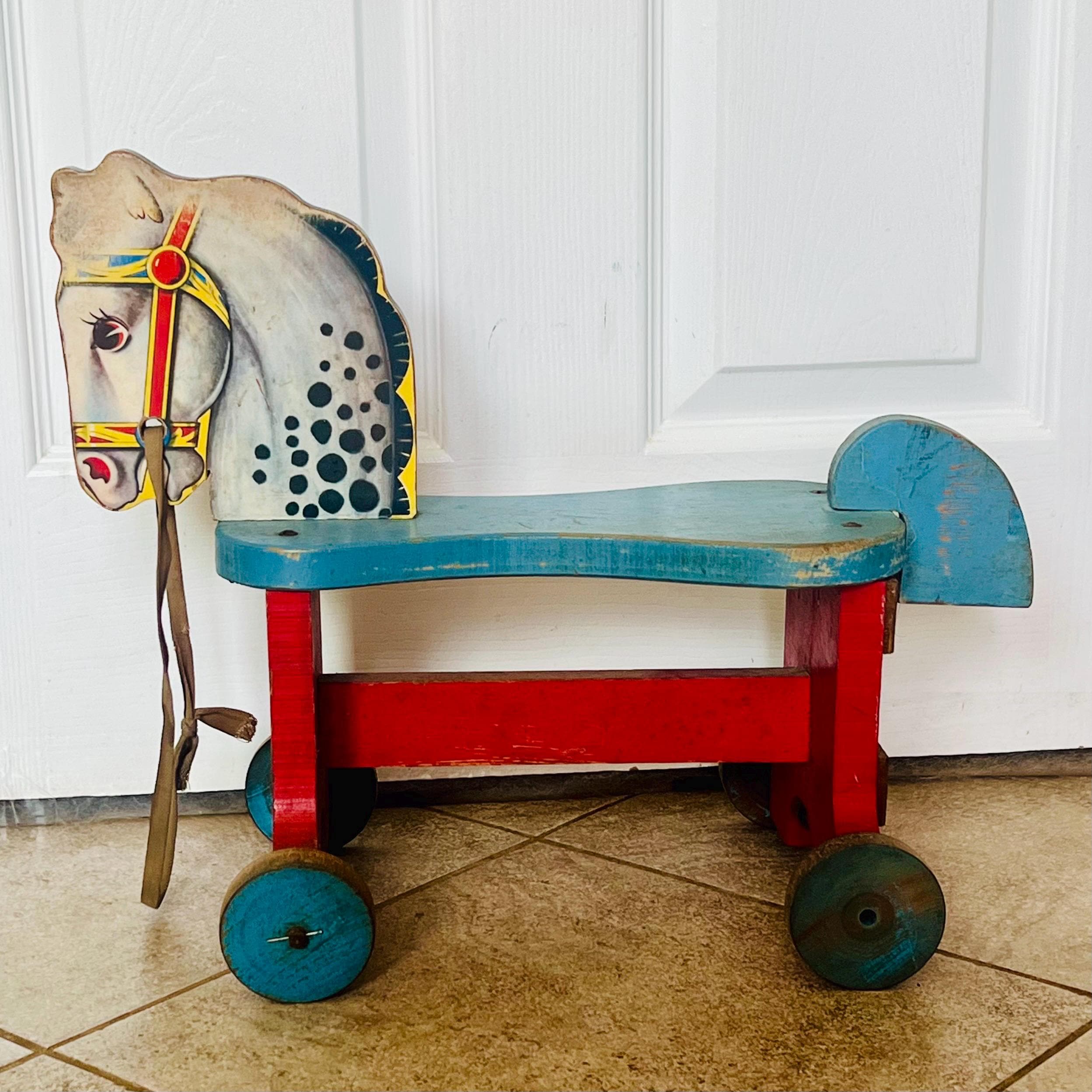 アンティークの子供用乗馬用馬の木製玩具、手作りの木製車輪、1940年代