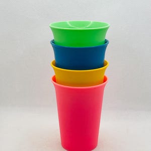 VINTAGE Tupperware Kids Small Juice Cups Pastel Color Bell Tumblers Set of 4