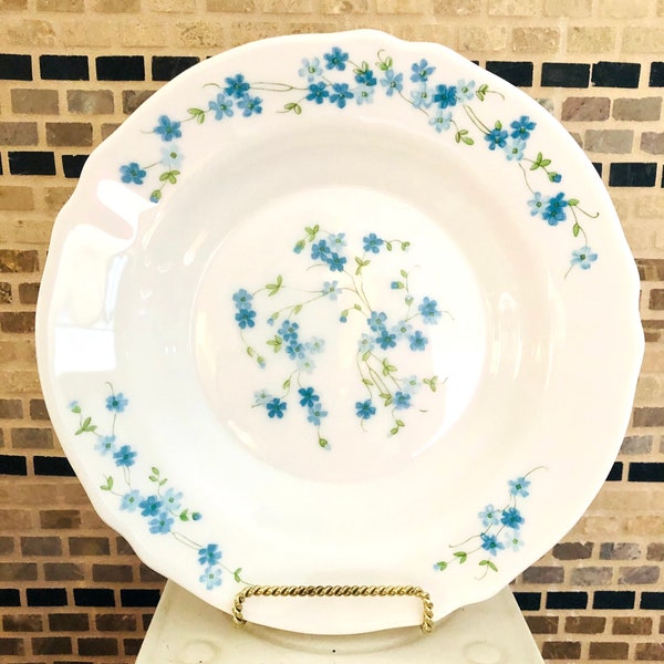 Arcopal France Pyrex Veronica Scalloped 9" Shallow Soup Bowl Forget-me-nots blue flowers Milk Glass