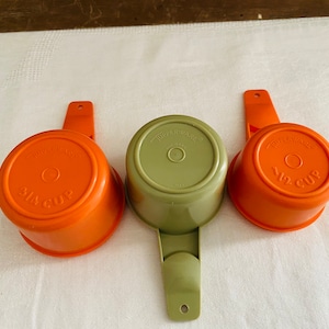 SALE***Vintage Tupperware Set of 3 Measuring Scoops