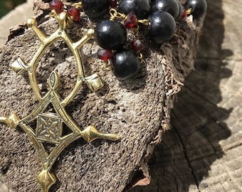 Tuareg-Kreuz-Anhänger-Mala-Halskette – Berber-Halskette mit Granat für Männer und Frauen – afrikanischer ethnischer Talisman-Schmuck – klobiger Stammesschmuck