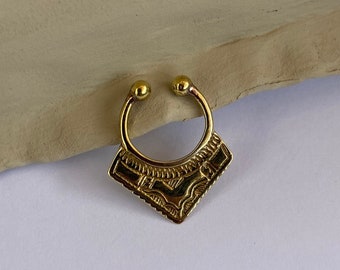 Gold fake septum ring, Tuareg style edgy fake nose ring, Triangle spiky non pierced septum, Ethnic carved faux septum jewelry gift