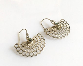 Filigree fan sterling silver earrings with labradorite, Aesthetic dangle gem earrings, Unique honeycomb indie alt earrings, Gift for her