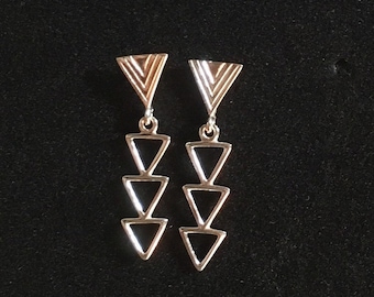 Sterling silver delicate Tuareg triangle arrow earrings. Geometric ethnic dangle earrings, Berber edgy earrings