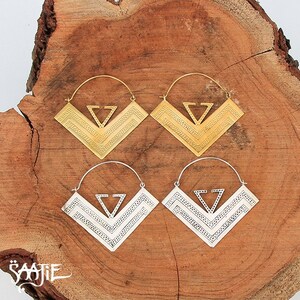 Hammered triangle Hoop Earrings in Brass, Berber Taurus Earrings , Gold Statement Earrings zdjęcie 6