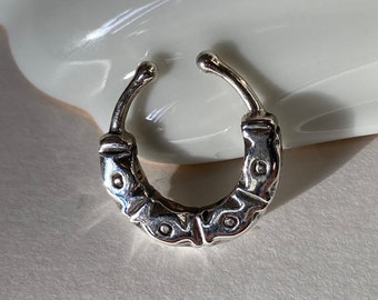 Silver fake septum nose ring, Carved fake septum ring, non pierced septum hoop