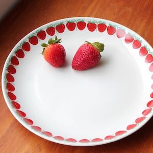 Arabia Finland Pomona Strawberry Serving Big Pate
