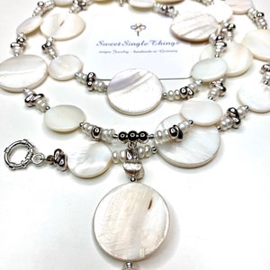 Charm necklace - Necklace with pendant - Necklace - Pearl necklace - Mother of pearl necklace - Statement - Woman - Gift - Gift - no copy - Jewelry