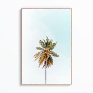 Impresión artística de palmeras, impresión de palmeras en tonos pastel, impresión de árboles costeros, decoración de pared de California, arte mural moderno, impresión tropical, galería de arte digital