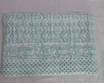 Handgemaakte katoenen kantha-quilt: Indiase sprei, plaid