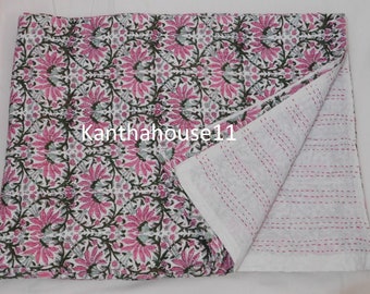 Handgemaakte Indiase kantha-quilt: queensize bed, gebloemde sprei