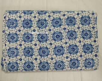Handgemaakte Indiase Kantha-quiltsprei - katoenen plaid met bloemen