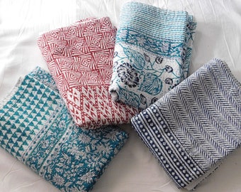 Handblockdruck Kantha Quilt: Leichte Tagesdecke aus Baumwolle