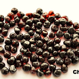 Natürliche baltische Bernsteinperlen BAROCK-Stil polierter Steinedelstein, 4-7 mm Größe, echte gebohrte lose Bernsteinperlen Cherry