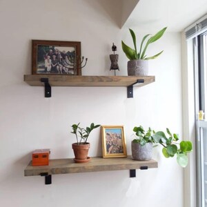 Estante flotante de pino macizo: soportes de acero resistentes, decoración rústica moderna imagen 4