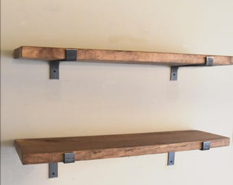 Estante flotante industrial: estilo rústico de madera maciza de pino con soportes en L de acero resistente.