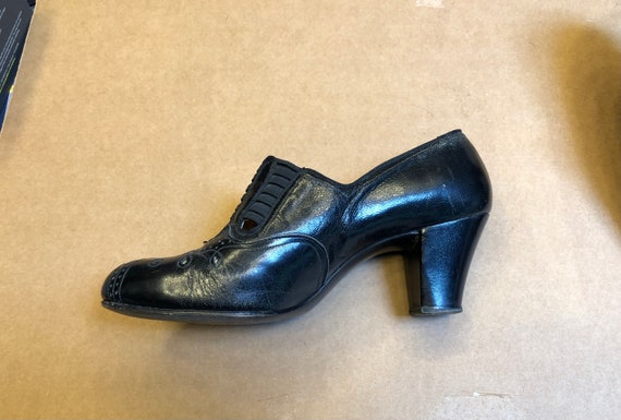 Vintage Women's Black Leather shoes from the 30s … - image 2