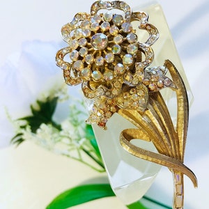 CORO Brooch With a Hidden 17 Jewels Watch