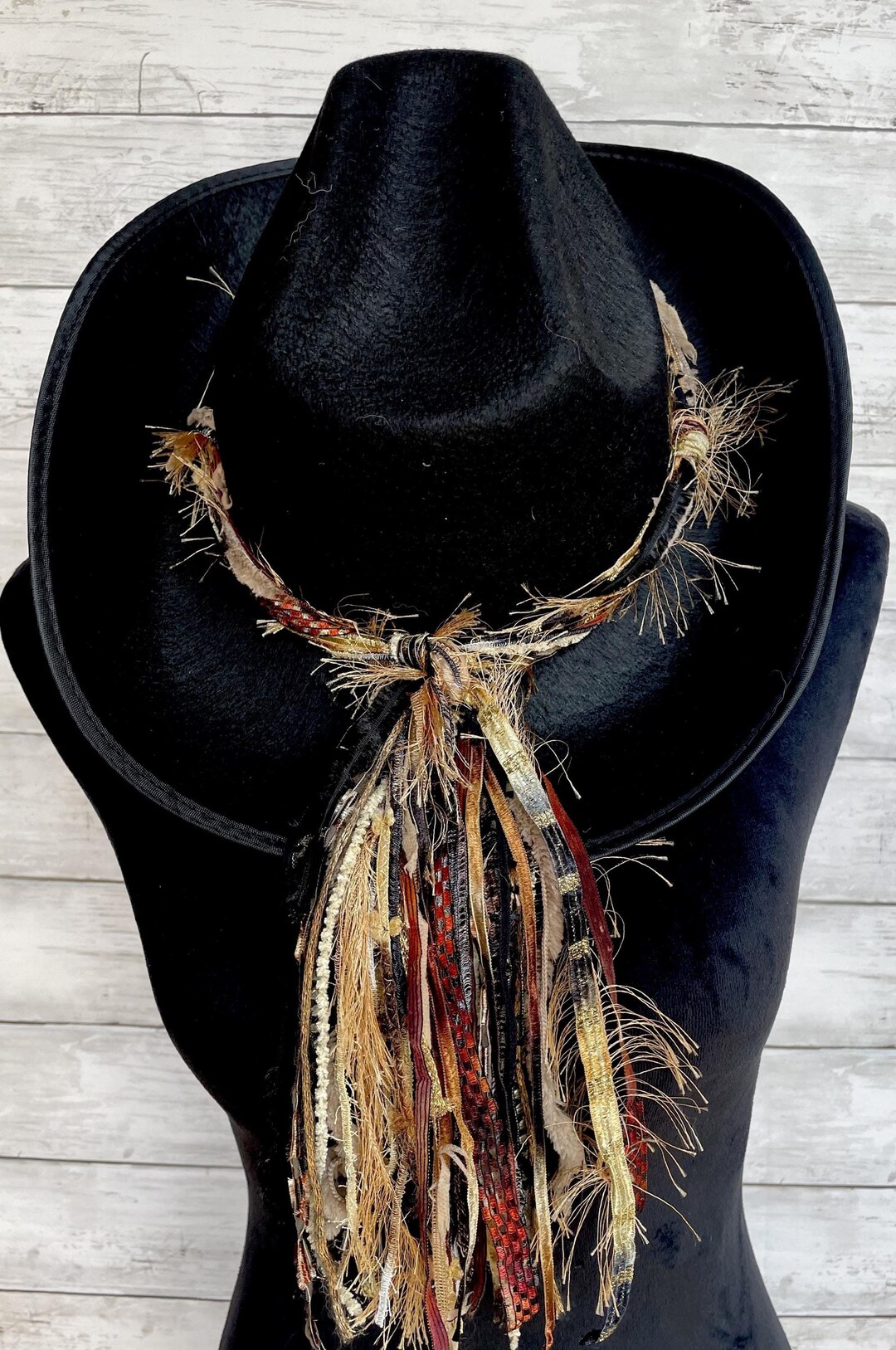 BROWN HAT W/GOLD BAND