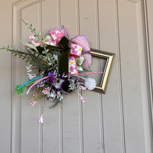 Picture frame spring wall decor, floral spring Mother’s Day decoration