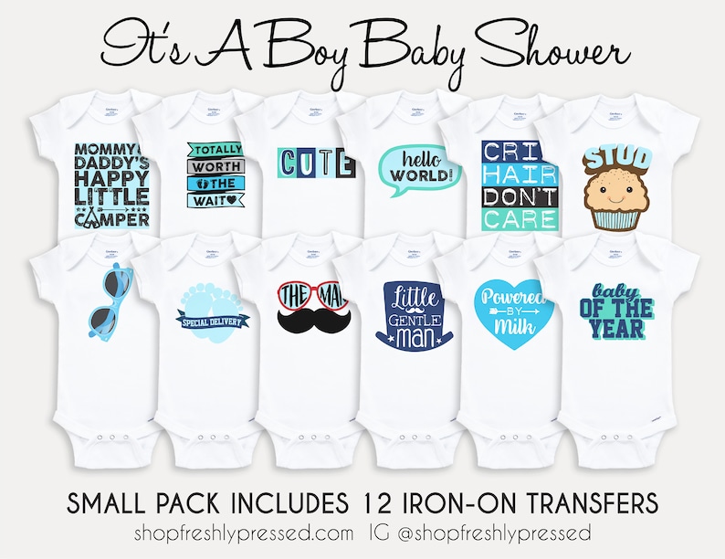 K&ouml;nnte beinhalten: Zw&ouml;lf B&uuml;gelbilder f&uuml;r Baby-Bodys mit verschiedenen Designs in Blau und Wei&szlig; und Texten wie "Mommy's Daddy's Happy Little Camper", "Totally Worth The Wait", "Cute", "Hello World!" und "Cri Hair Don't Care".