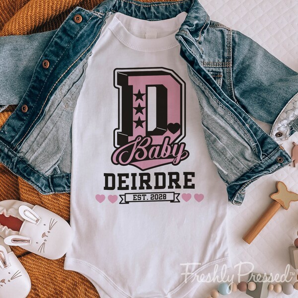Personalized ‘D’ Name & Date Baby Bodysuit – Custom Infant One Piece Pink Girl Varsity Collegiate Fashion Romper Fun Shower Gift 1GVS1-13Z4