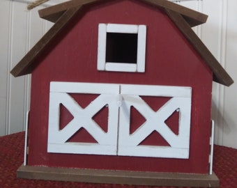 Barn Birdhouse