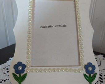 White and Blue Flower Picture Frame