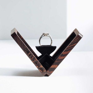 Dunne roterende verlovingsringdoos, jubileumcadeau, houten ringendoos, handgemaakte voorsteldoos, valentijnscadeau, wengé rechthoek, Woodsbury
