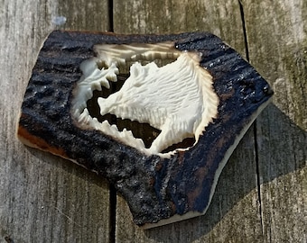 Un broche/pin de jabalí tallado a mano: ¡un regalo perfecto para un cazador!