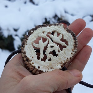 Original hand-carved hummingbird bolo tie. You are at the right place, if you are a looking for a gift for a nature lover.