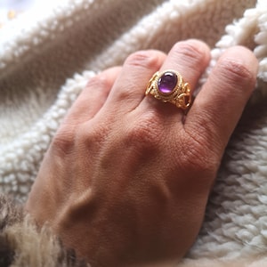 Bague en laiton doré à l'or fin et pierre Naturelle améthyste。
