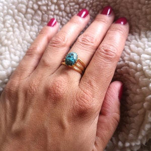 Bague en laiton doré à l'or fin et pierre Naturelle azurite。