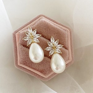 Stella ~ Pearl wedding earrings, gold earrings with pearls UK, Pearl accessories for bride, Pearl wedding jewellery, gold bridal earrings