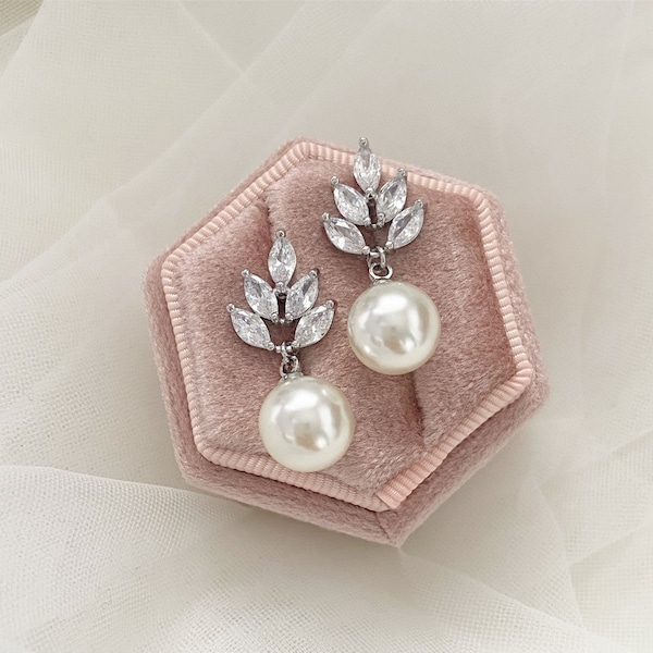 Mia ~ Silver and pearl earrings, bridesmaids earrings UK, wedding earrings for bridal, pearl droplet earrings, crystal drop earrings