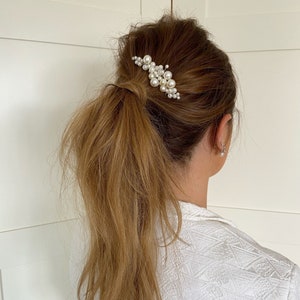 Margot Pearl hair comb, Pearl hair accessories, Pearl hair slide, wedding hair comb, bridesmaid hair piece uk, bridal silver hair pin image 2