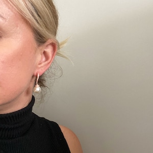 Lillian ~ Boucles d’oreilles de demoiselle d’honneur, boucles d’oreilles de mariage en or rose pour la mariée, boucles d’oreilles Pearl drop, ensemble de demoiselle d’honneur Pearl, boucles d’oreilles nuptiales perle