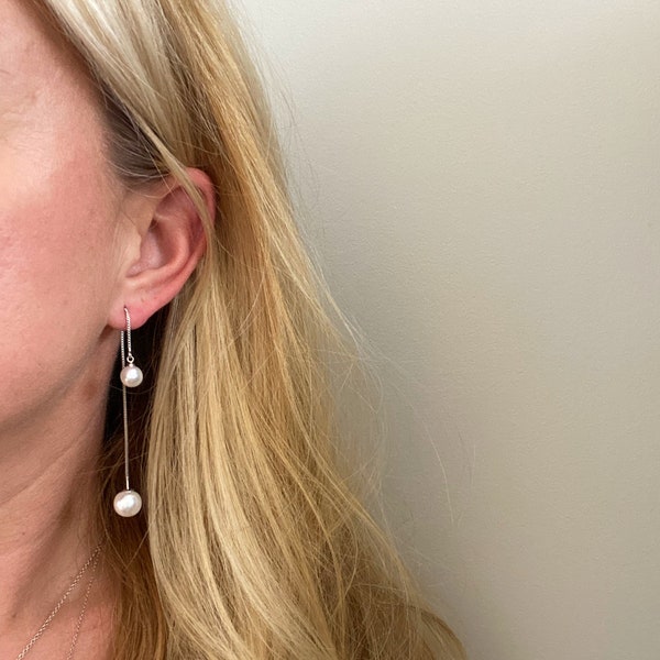 Darcie ~ Pearl threader earrings, Pearl wedding earrings, modern silver earrings for bride, minimalist Pearl threader, wedding day earrings
