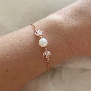 Mia ~ Pearl wedding bracelet, rose gold bracelet for bride, wedding bracelet for bridesmaids, bracelets for women, Pearl jewellery