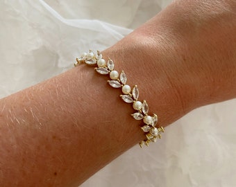 Alex ~ Goldhochzeitsarmband, CZ Gold-Brautarmband, Blumenperlenarmband, Schmuck für Hochzeitstag, Armband für Braut, Geschenk Braut