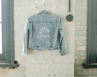 Mrs. Denim Jacket / Personalized Mrs. Denim Jacket / Honeymoon Pearl Mrs. Jacket / Mrs. Jacket for Wedding Gift Mrs. Jacket with Pearl