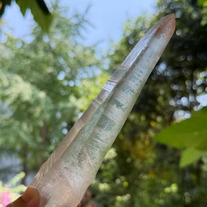 Raro cuchillo láser Muzo de cuarzo lemuriano, cristal para registro/cristal láser/estriación akáshica/meditación/cristal energético/reiki - 556 g