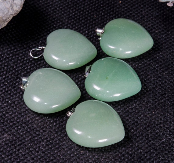 Clear Hand Carved Green Aventurine Heart ShapedAventurine HeartAventurine QuartzNecklacePendantsLove StoneGift for her-undrilled