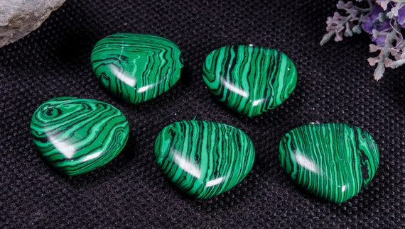 Clear Hand Carved Green Aventurine Heart ShapedAventurine HeartAventurine QuartzNecklacePendantsLove StoneGift for her-undrilled